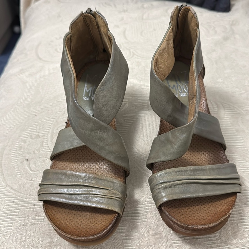 Miz Mooz Leather Cross Strap Candance Green Sandals Size 36